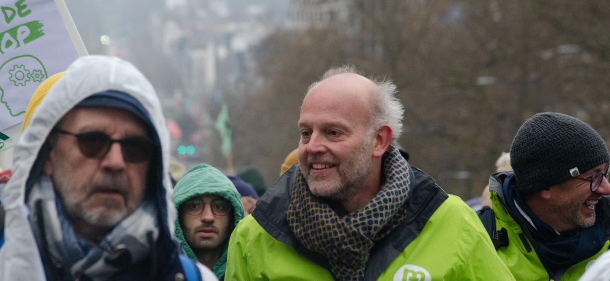 Bruxelles, 3 décembre 2023. Alexandre Verhamme marche pour le Climat avec les collègues de la MC. (c) Anne Havaux  <br />
