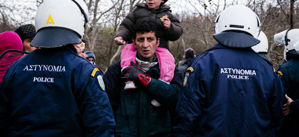 En mars 2016, la Grèce fermait le poste frontière d'Idomeni. Les migrants devaient alors trouver une nouvelle route pour passer en Macédoine.<br />
© MAXPPP belgaimage