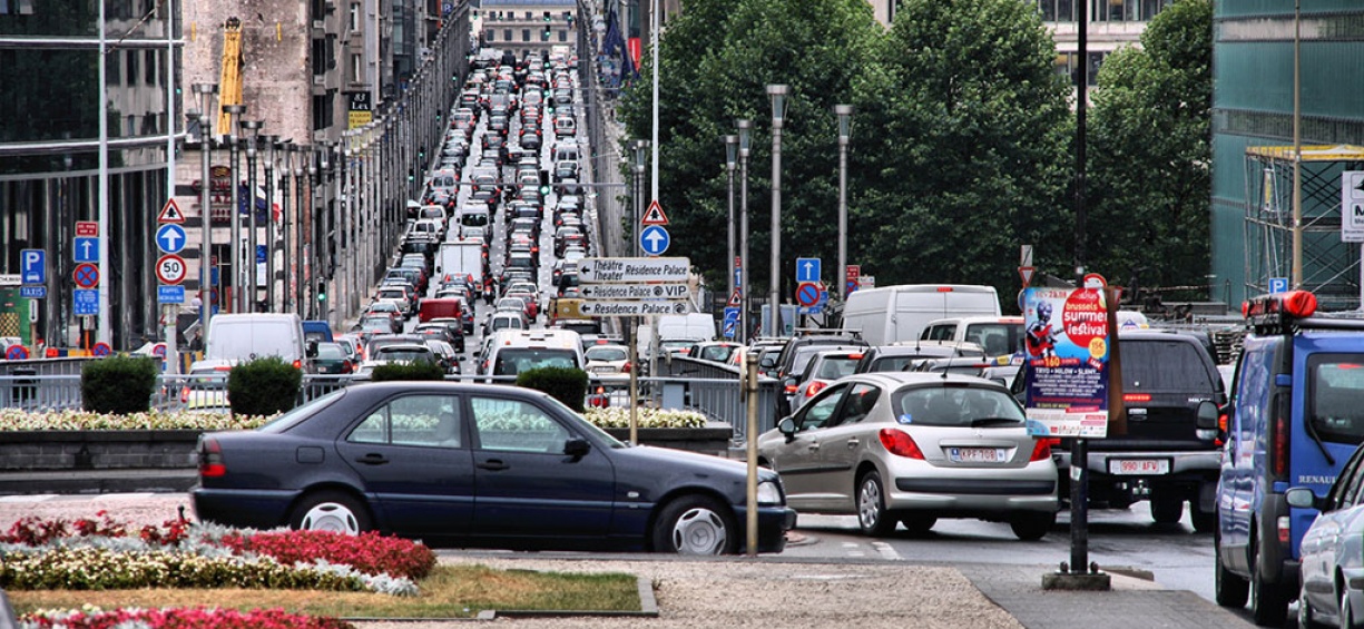 © iStock<br />
Entre juin et décembre 2019, les émissions provenant des voitures belges en circulation dans la Région ont diminué de 4,7% pour les oxydes d'azote et de 6,4% pour certaines particules. 