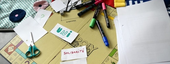 Un peu d'imagination et le vieux Monopoly devient un Unipoly aux règles solidaires  (c) Maud Dechêne