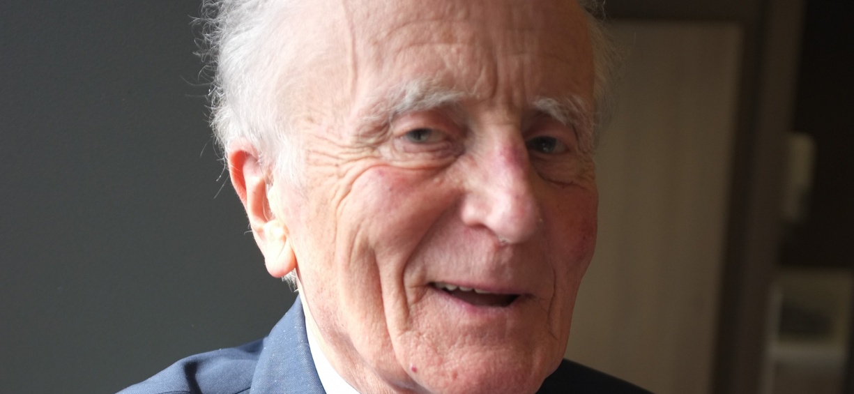 Jean Hallet, en 2013, lors de l'interview réalisée à l'occasion des 50 ans de la Loi Leburton de 1963. (c)Matthieu Cornelis