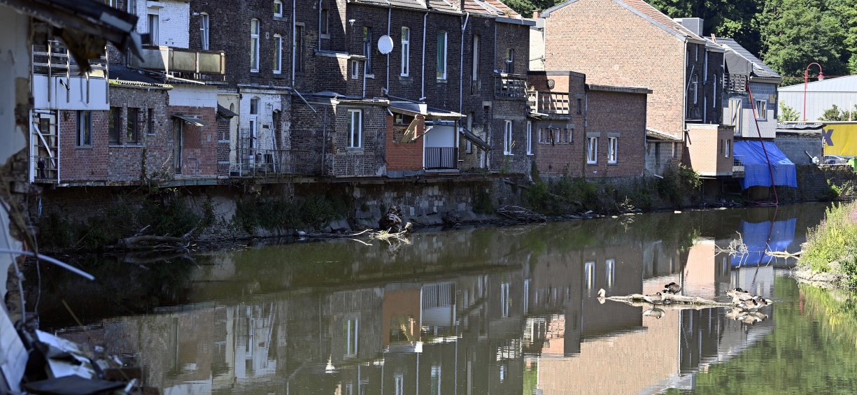Les habitations bordant la Vesdre à Chaudfontaine, un an après la catastrophe. © BelgaImage