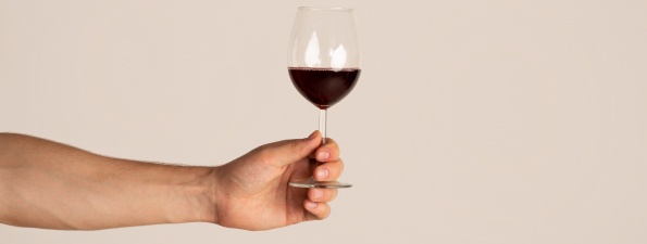 La moitié des cancers attribuables à l'alcool sont causés par une consommation minime ou modérée(c) photo adobe